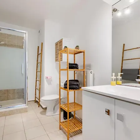 Cosy A 2 Pas De سيري